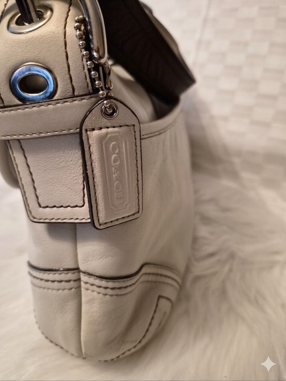 Coach Vintage Soho Top Flap Y2K White Leather Shoulder Bag - Picture 3 of 8